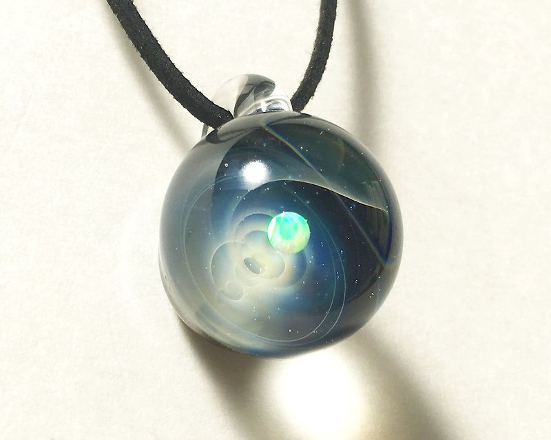 The world of the Milky Way. ver Milky Way White Opal filled glass pendant Universe - สร้อยคอ - แก้ว สีน้ำเงิน