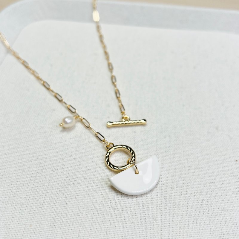 Urban Chic 都會系列  白瓷項鍊  Crescent Link 新月連結 - 項鍊 - 瓷 