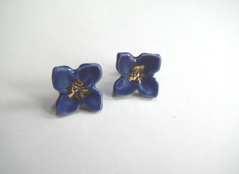 Small flower pieace / earring blue - Earrings & Clip-ons - Pottery Blue