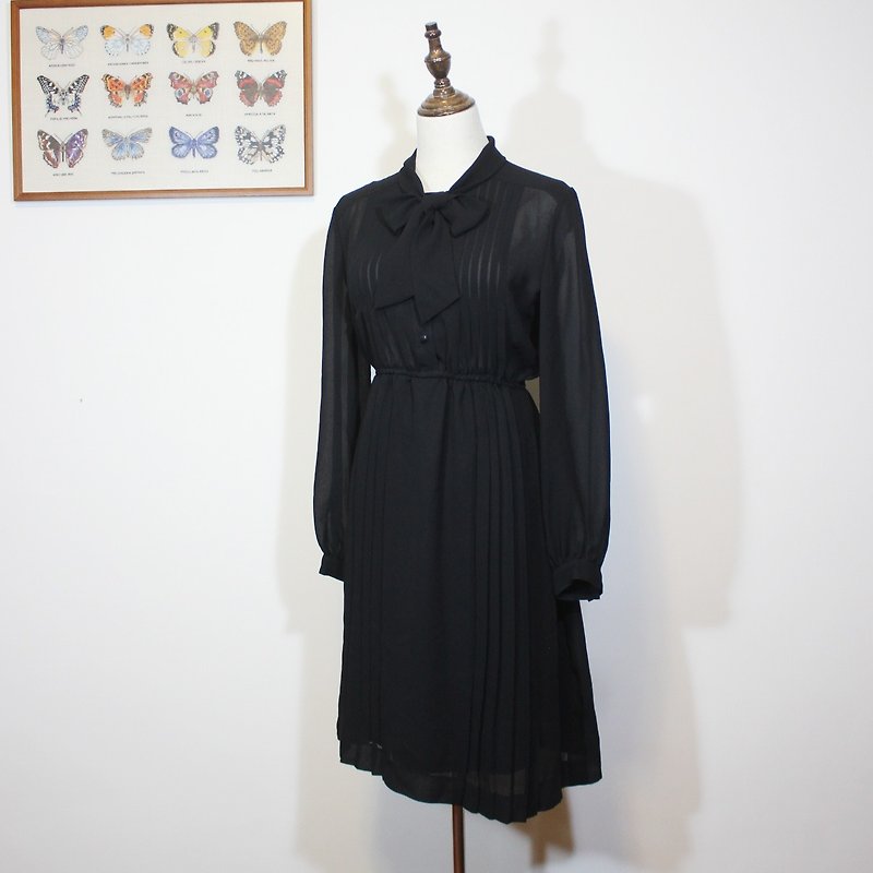 (Vintage日本洋裝)蝴蝶結領口黑色古著洋裝F3533 - 連身裙 - 其他人造纖維 黑色