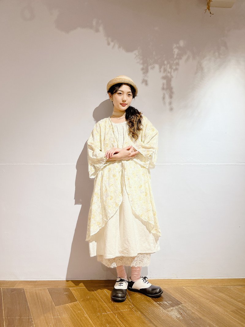 裊裊百貨公司-Vintage 米黃花卉蕾絲綁帶睡衣罩衫 - 居家服/睡衣 - 棉．麻 