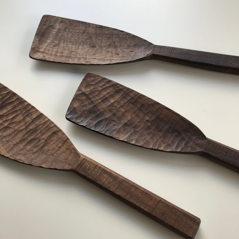 Serrated Black Walnut Spatula - ตะหลิว - ไม้ สีนำ้ตาล