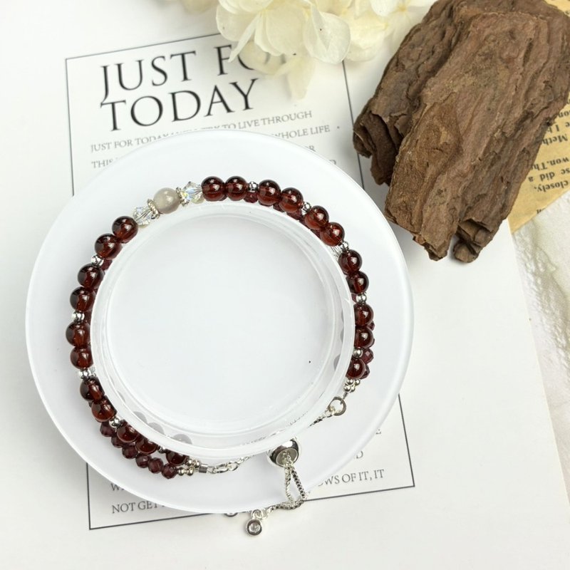 オリジナルデザイン ザクロの月影 天然石ブレスレット | シルバー ムーンストーン ガーネット 淡水パール - ブレスレット - クリスタル レッド