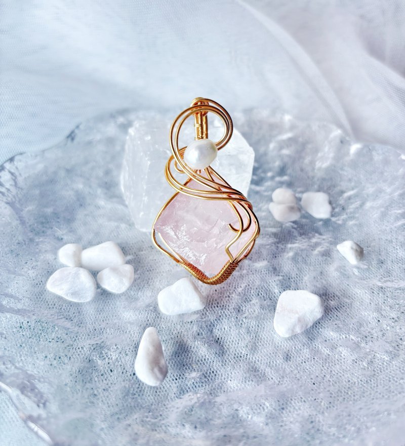 Lamu -Rose Quartz × Pearl 。Emotional Soothing Necklace - สร้อยคอ - คริสตัล สึชมพู