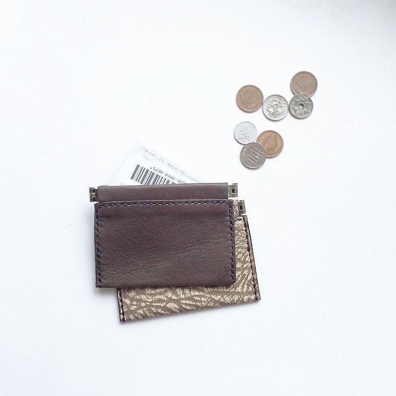 巧克力色彈片零錢包 - 化妝包/收納袋 - 真皮 咖啡色