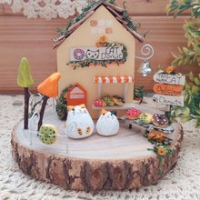 ドーナツを売るオレンジとフワフワ/小屋/木造住宅/猫