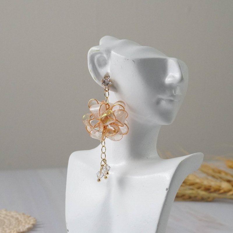 絲綵緞球花耳環 手作水晶花 樹脂飾品 - 耳環/耳夾 - 樹脂 粉紅色