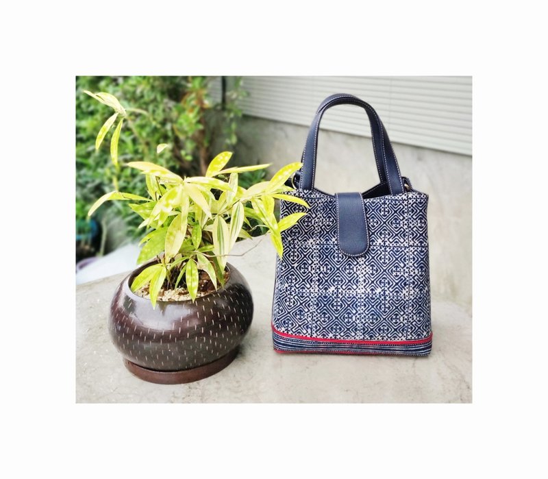 Miniature, Tribal Bag, Hmong Handbags, Water-splashed Bags, Indigo Purses - กระเป๋าถือ - ผ้าฝ้าย/ผ้าลินิน สีน้ำเงิน