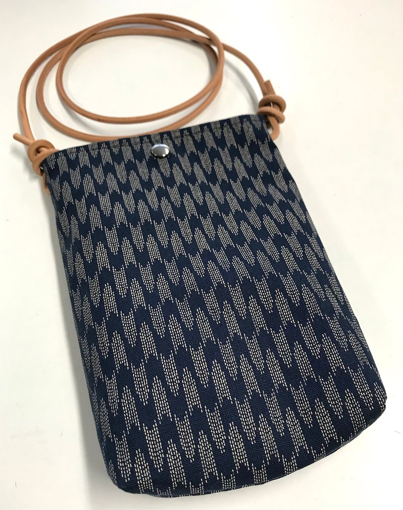 Cell Phone Bag - กระเป๋าแมสเซนเจอร์ - ผ้าฝ้าย/ผ้าลินิน สีน้ำเงิน