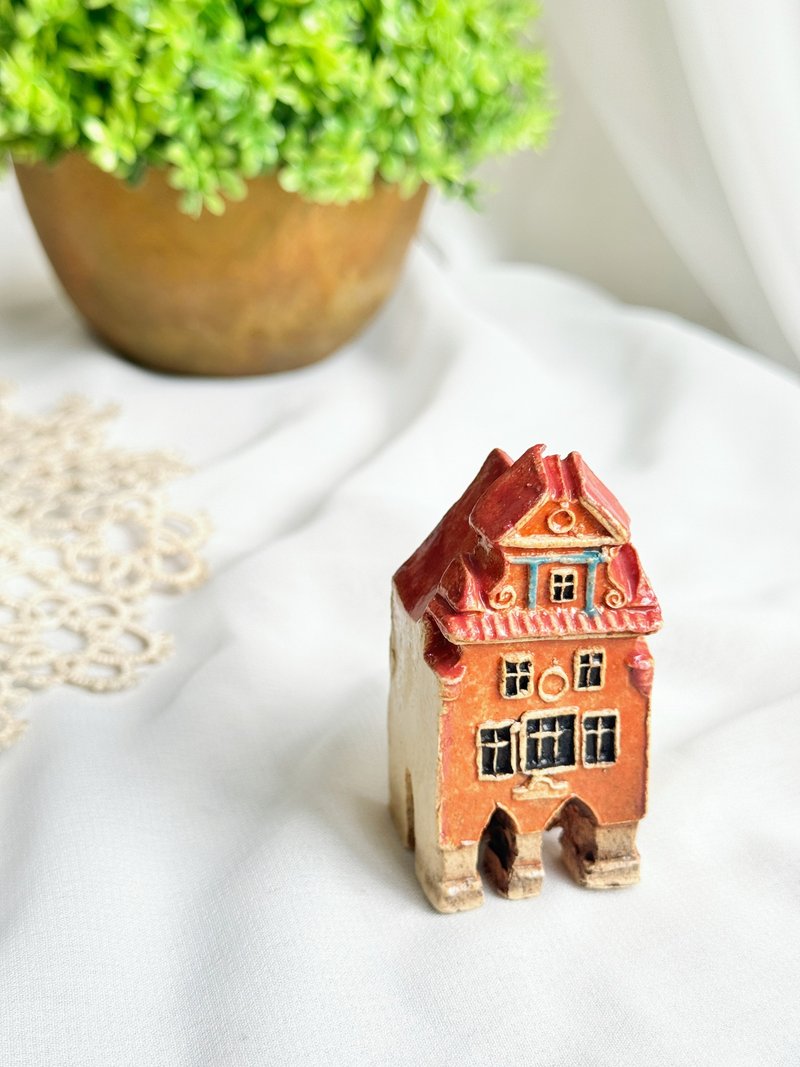 [Good Day Fetish] Vintage/antique hand-made clay hut in Prague, Czech Republic - Items for Display - Pottery Orange