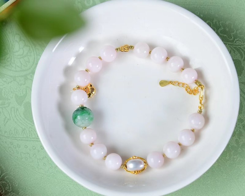 Pink opal jadeite bead bracelet. The pink Gemstone is as gentle as a rose. - สร้อยข้อมือ - คริสตัล 