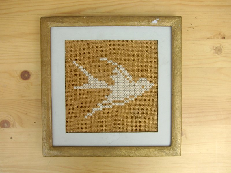 Finland stitch Swallow gold-framed painting - ของวางตกแต่ง - ผ้าฝ้าย/ผ้าลินิน สีนำ้ตาล