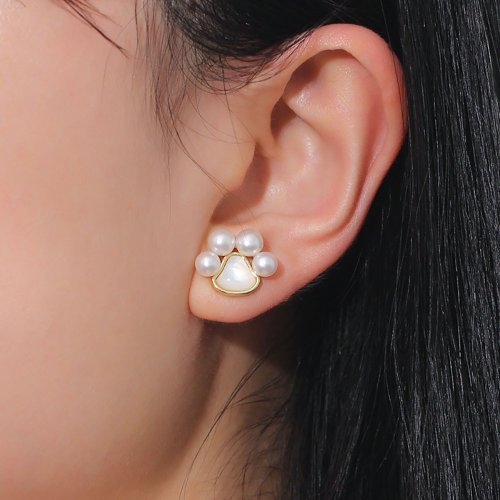 ☆★ Betsey Johnson ★☆ 猫ちゃん パール ピアス 楽天市場】ぷっくりネコちゃん シルエット 猫 ピアス ホワイト