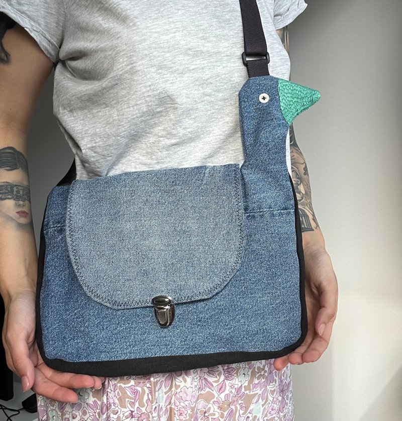 Goose bag, small denim crossbody bag, shoulder bag, casual bag, novelty purse - 其他 - 環保材質 藍色