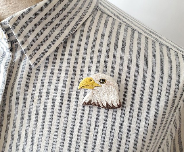 手刺繍の鳥ブローチ - ショップ kotorinoatorie ブローチ - Pinkoi