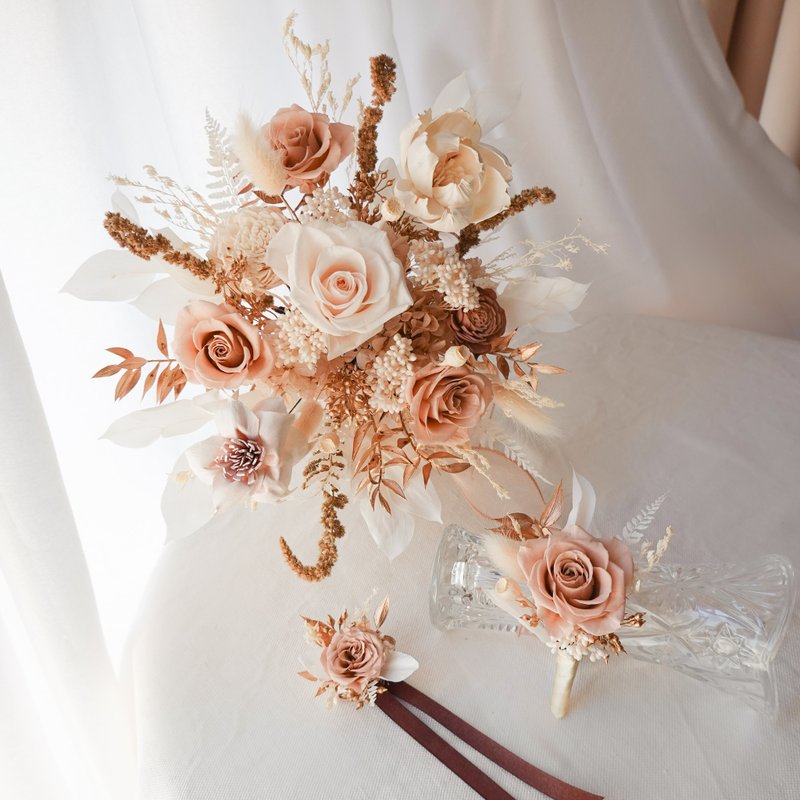 【婚禮捧花】香檳金永生花婚禮套組 (含捧花、手腕花、胸花) - 乾燥花/永生花 - 植物．花 金色