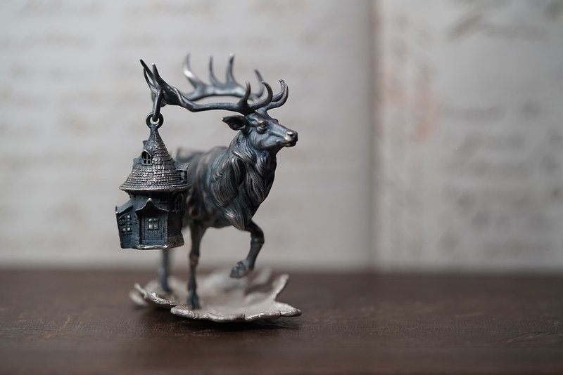 925シルバー 旅する子鹿のオーナメントと小屋のチャーム - MW D1046 - 置物 - スターリングシルバー 