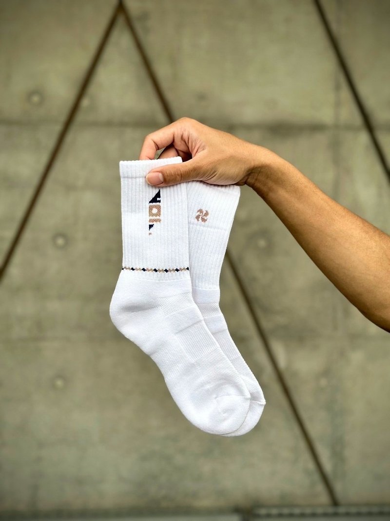 Prayer socks_Chai Ranqing//Volleyball socks, mid-calf socks, sports socks, handball socks - ถุงเท้า - ผ้าฝ้าย/ผ้าลินิน ขาว