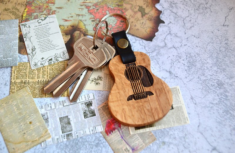 Keychain with guitar pick, wooden personalized guitar keyring and pick on magnet - ที่ห้อยกุญแจ - ไม้ หลากหลายสี
