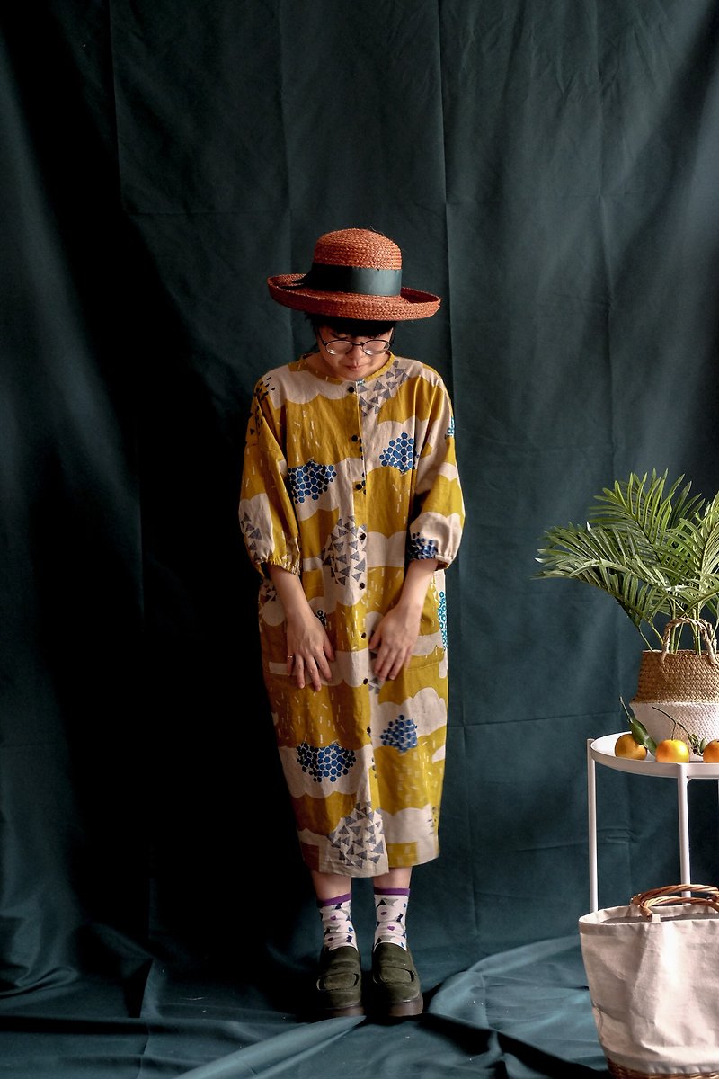 日式長版澎澎袖襯衫款 槴子黃隨意的畫 - 女裝 上衣 - 棉．麻 黃色