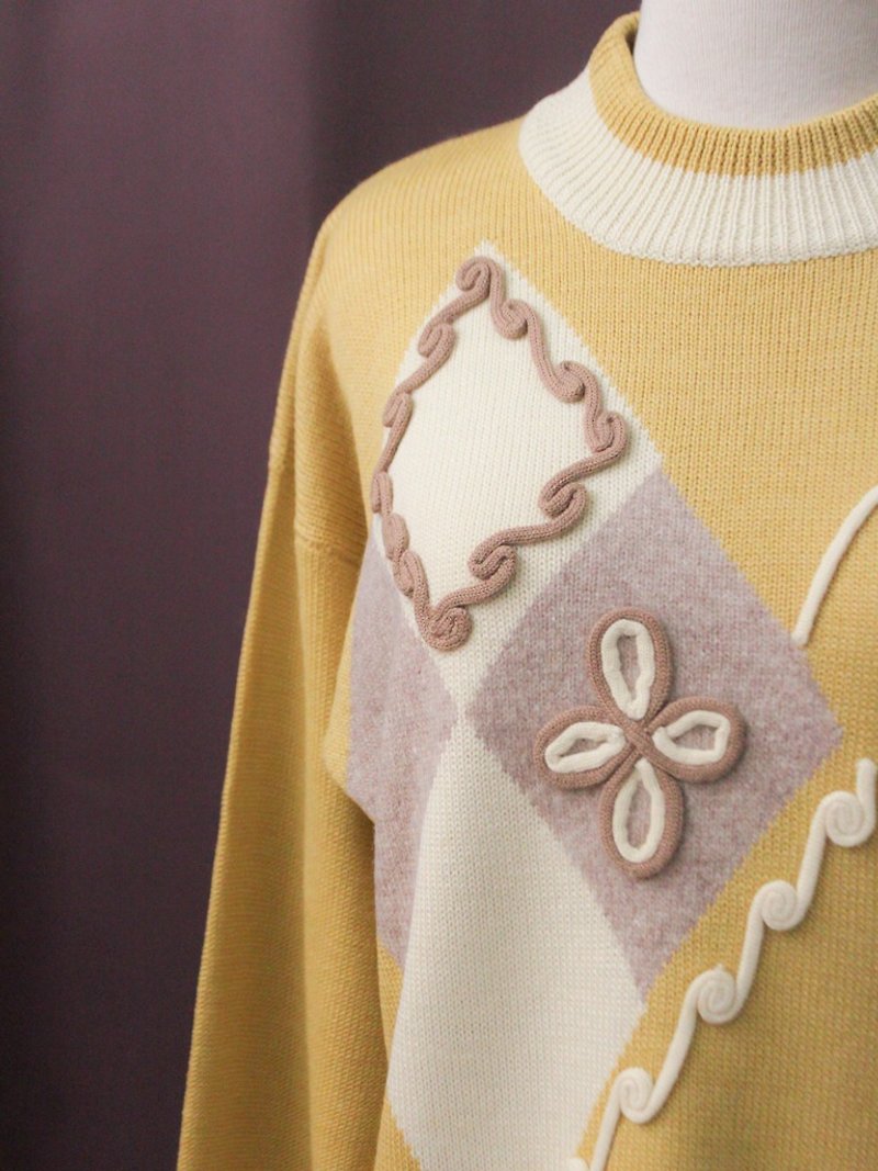 復古童趣可愛立體花朵波紋鵝黃色羊毛古著針織毛衣 Vintage Knit - 毛衣/針織衫 - 羊毛 黃色