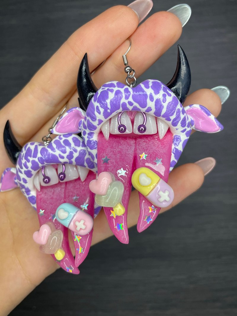 Earrings. Purple cow lips with candies. - 耳環/耳夾/耳骨夾 - 黏土 
