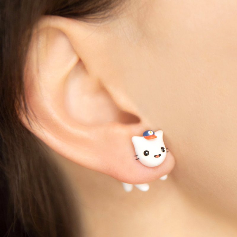 Cat in the Cap Earring - Cute Jewelry for Cat Lovers - Handmade Art - ต่างหู - วัสดุอื่นๆ ขาว