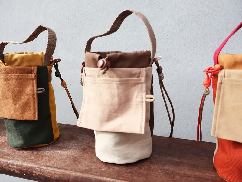 Multifunctional cross-body portable water bottle bag plain washed canvas - กระเป๋าแมสเซนเจอร์ - ผ้าฝ้าย/ผ้าลินิน หลากหลายสี