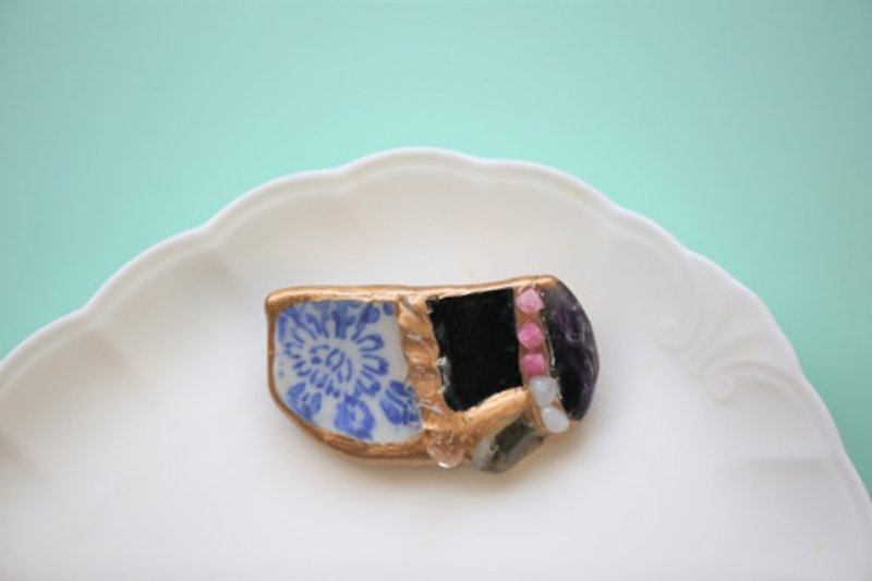 Calling brooch (amethyst, citrine, pink tourmaline, Himalayan crystal, white moonstone) - เข็มกลัด - โลหะ 