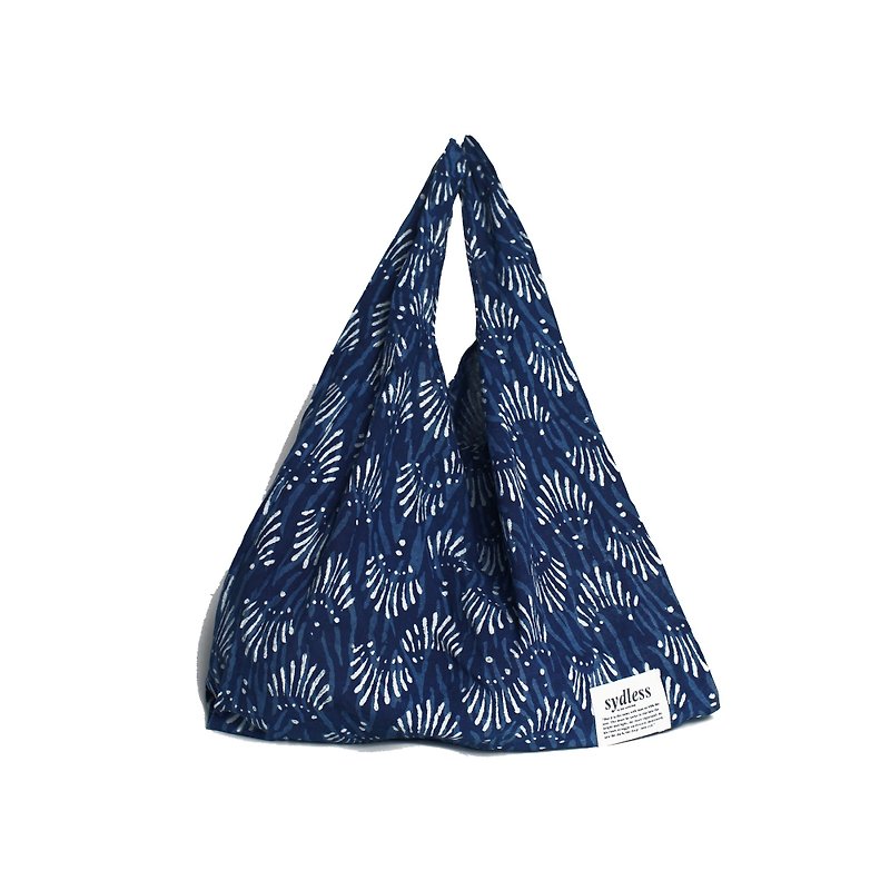 Hong Kong market limited edition environmentally friendly handmade plant blue dyed batik bag - Handbags & Totes - Cotton & Hemp Blue