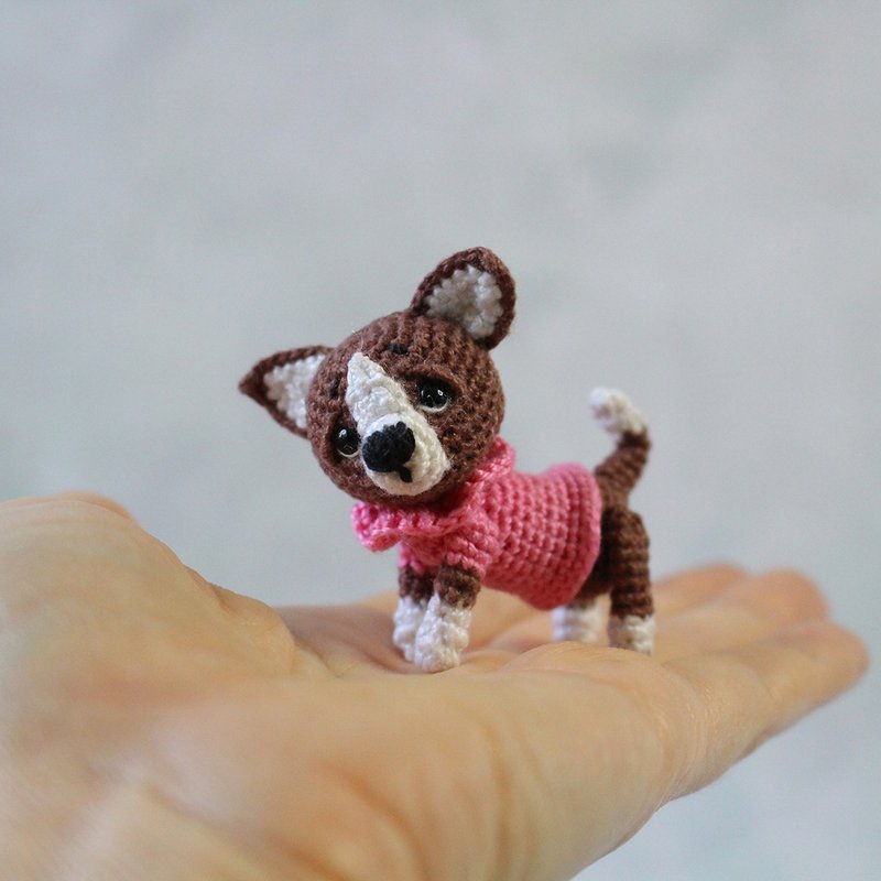 Chihuahua. Mini amigurumi toy. Dollhouse miniature - ตุ๊กตา - วัสดุอื่นๆ 