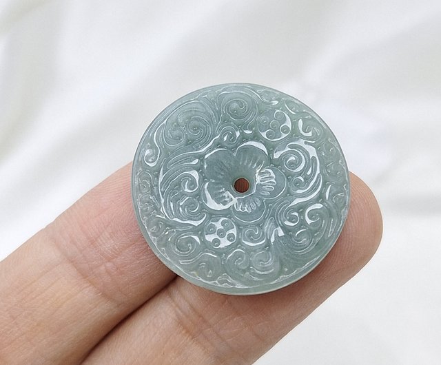 希少品 天然翡翠A貨 観音像 両面彫刻 ペンダント直径58mm鑑定書付き4797 希少品 天然翡翠A貨 観音像 両面彫刻 ペンダント直径58mm鑑定書付き