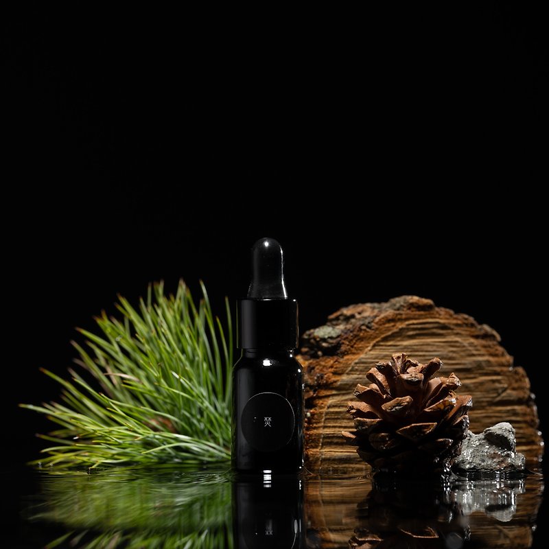 Fen - Spirits Woody Fragrance Essential Oil - Fragrances - Plants & Flowers Black