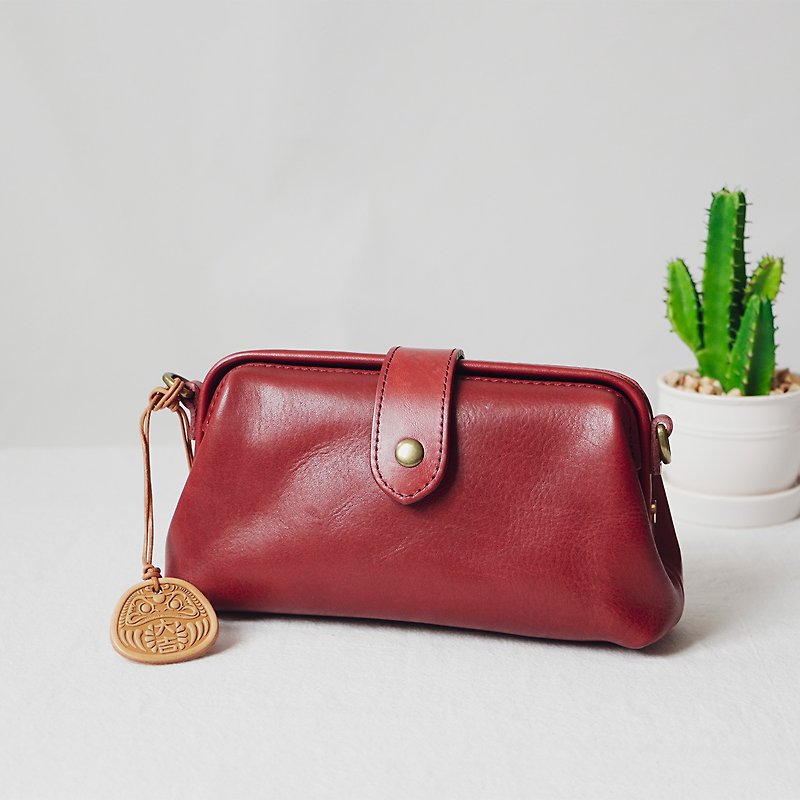 High-quality cowhide leather pochette bag with plenty of storage space, horizontal, smartphone shoulder bag, small, lightweight, shoulder bag, crossbody bag, 2-way dating bag - กระเป๋าแมสเซนเจอร์ - หนังแท้ สีแดง