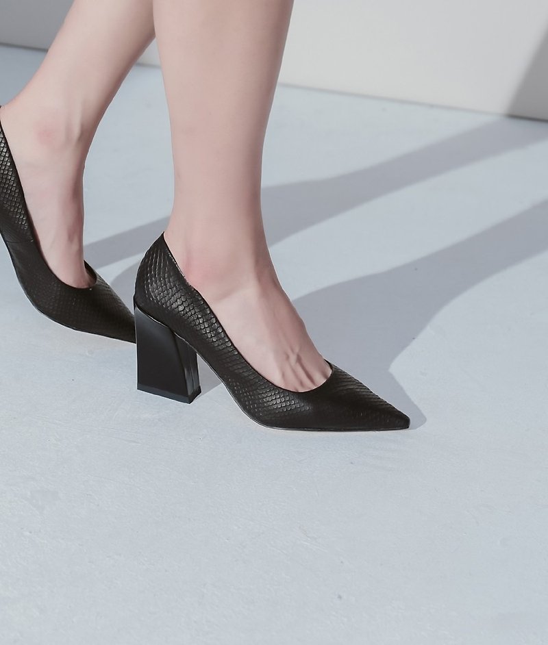Retro Modern Chunky Heel Leather Pointed Toe Black - รองเท้ารัดส้น - หนังแท้ สีดำ