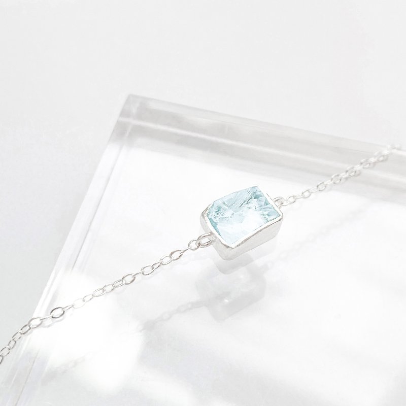 / Mado / Rough Aquamarine Raw Gemstone 925 Silver Bezel Setting Dainty Bracelet - Bracelets - Crystal Blue