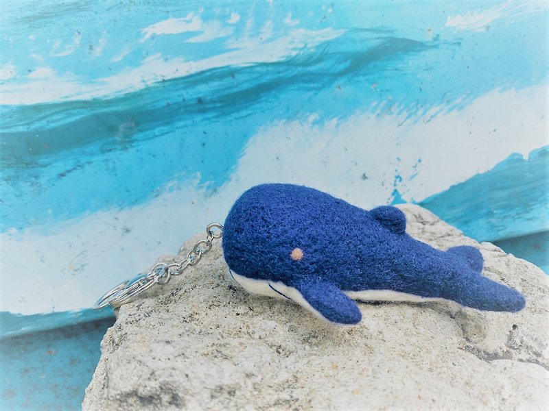Felted Blue whale Key ring - Keychains - Wool Blue