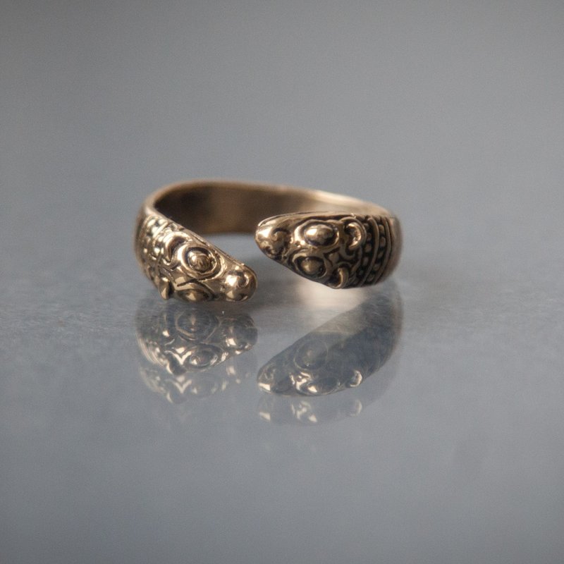 Celtic animal ring. Adjustable Viking jewelry. Asatru. Handmade jewelry. Replica - 戒指 - 其他金屬 橘色