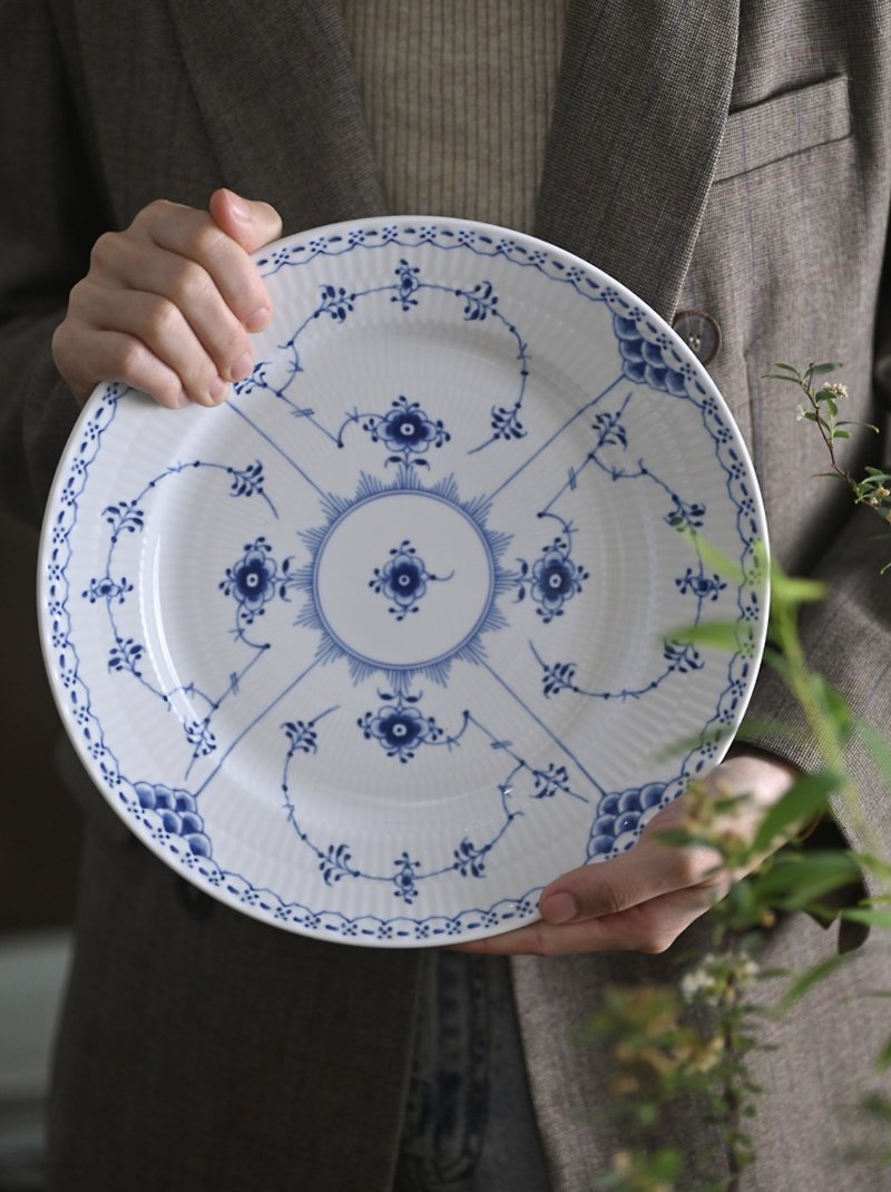 Tang grass pattern blue and white underglaze color dinner plate, round vegetable bowl, multi-purpose Chinese porcelain from Jingdezhen - จานและถาด - เครื่องลายคราม ขาว