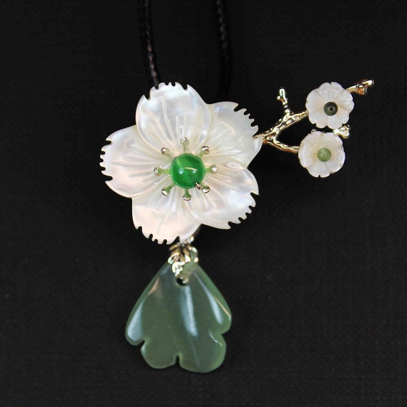Mei Bao Chun Series Brooch Necklace Beginner White Plate Bell Dongling Emerald Agate Copper Silver Plated Handmade Brooch Necklace China Antique Jewelry - เข็มกลัด - โลหะ สีเงิน