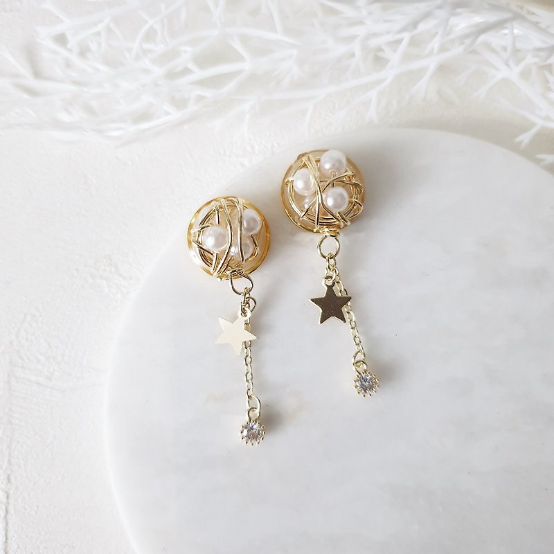 This is my tenderness. Pearl-clip-on earrings pin earrings Stainless Steel earrings - Earrings & Clip-ons - Pearl White