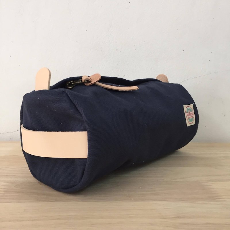 New Navy Canvas Zippered Pouch Bag / Men travel case / Cosmetics bag / Toiletry Bag - กระเป๋าเครื่องสำอาง - ผ้าฝ้าย/ผ้าลินิน สีน้ำเงิน