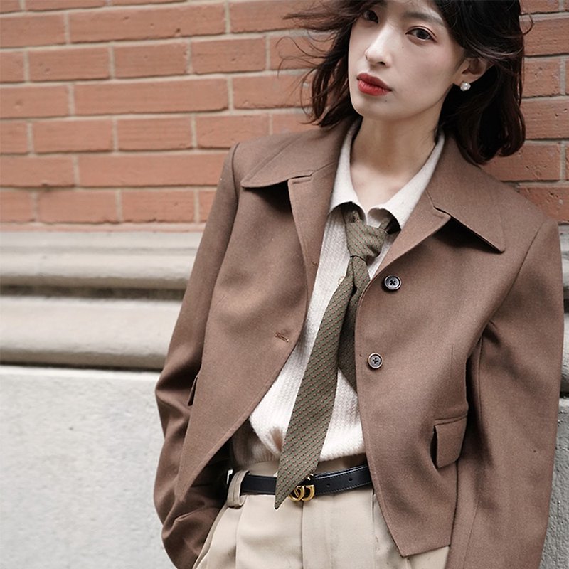 布朗棕寬松短款夾克外套|外套|上衣|秋款|棉+滌綸|Sora-578 - 西裝外套 - 其他人造纖維 咖啡色