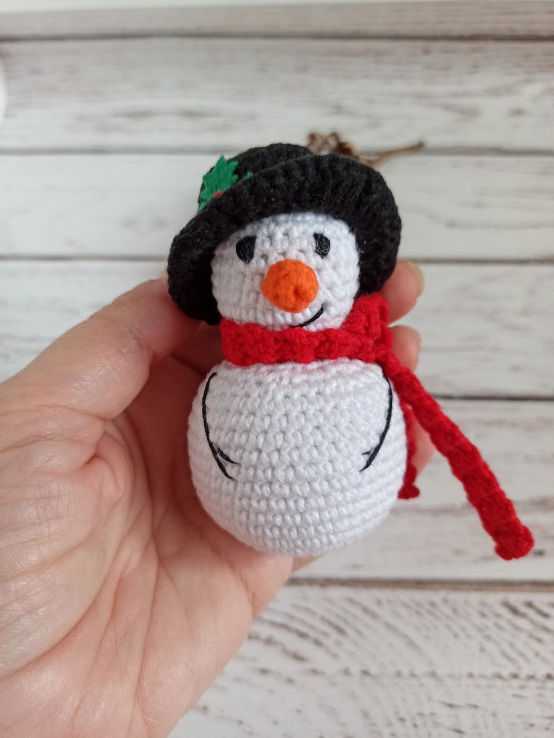 Crochet car hanging snowman, Christmas tree decoration, Christmas gift - Charms - Cotton & Hemp Multicolor