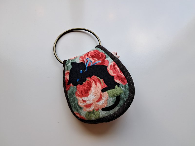 Butler Key Case_Rose Ribbon Black Cat (Light Green Bottom)_Bronze Fixed Type - Keychains - Cotton & Hemp Pink