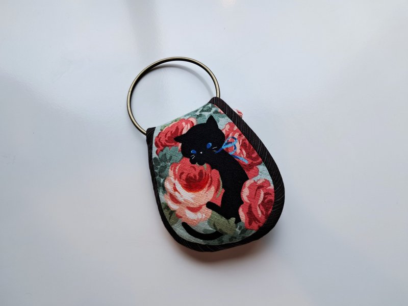 管家鑰匙包_玫瑰緞帶黑貓(淺綠底)_古銅固定式 - 鑰匙圈/鑰匙包 - 棉．麻 粉紅色