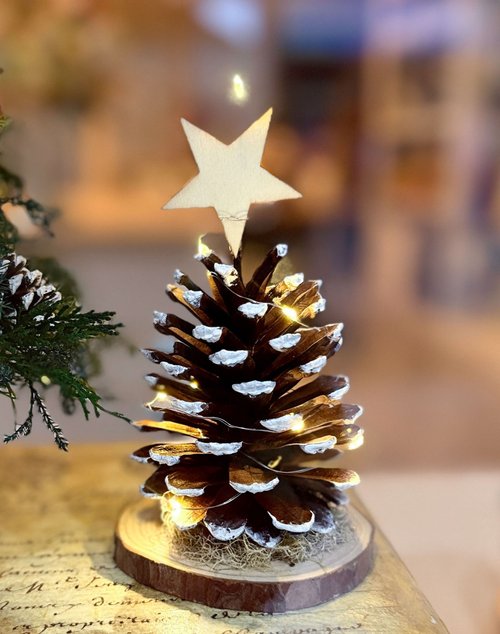 松ぼっくりのクリスマスツリー クリスマスデコレーション