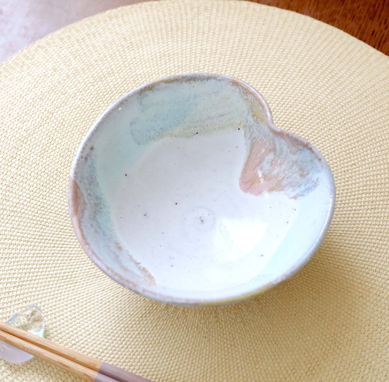 白釉と春色三彩の木の葉鉢 １ - 碗 - 陶 白色