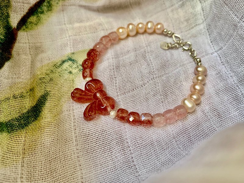 / Pernulo&Soul / Romantic strawberry crystal bow - Bracelets - Crystal Pink
