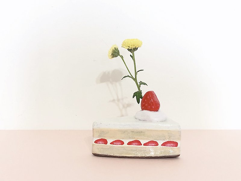 草莓奶油蛋糕 花器 花瓶 擺件 - 花瓶/花器 - 陶 